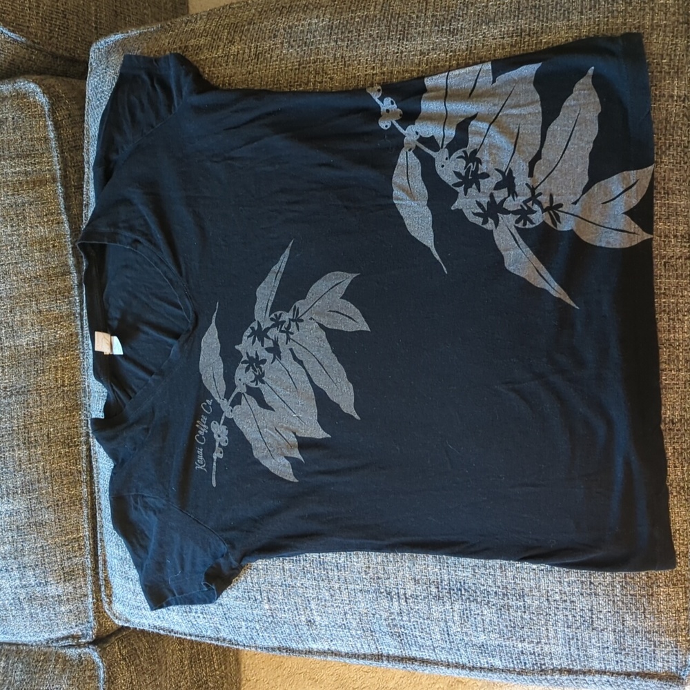 Kauai coffee company black and gray t-shirt.